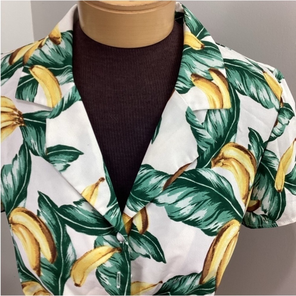 Forever 21 banana theme button tie front cropped top Woman’s size small - Picture 11 of 13